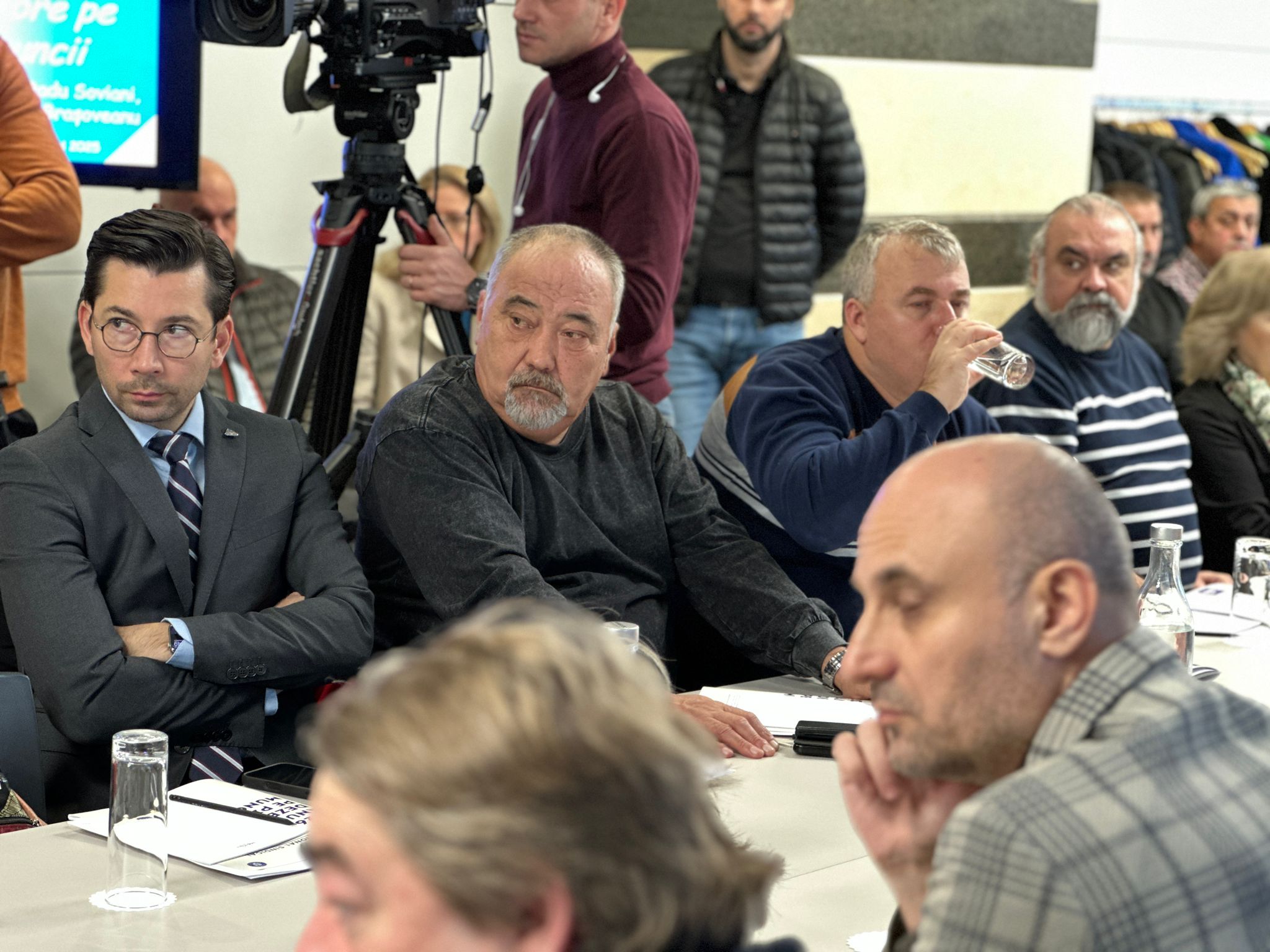 b6e9dfe7 5053 4035 8c08 59630f7e99c5